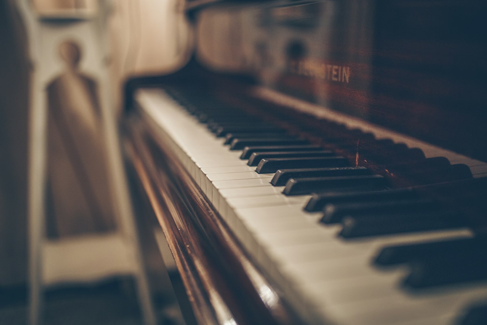 Toetsen van een piano van dichtbij